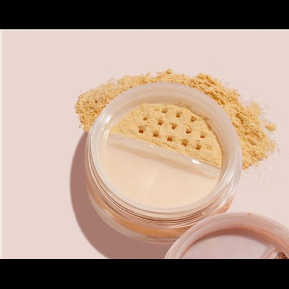 Colourpop loose setting powder in the shade banana